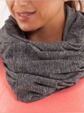 Lululemon Women’s Vinyasa Scarf Rulu Reversible Gray Dark Heathered Athleisure